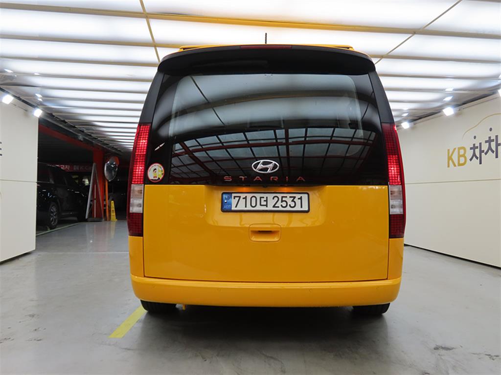 HYUNDAI Staria - Vista 3