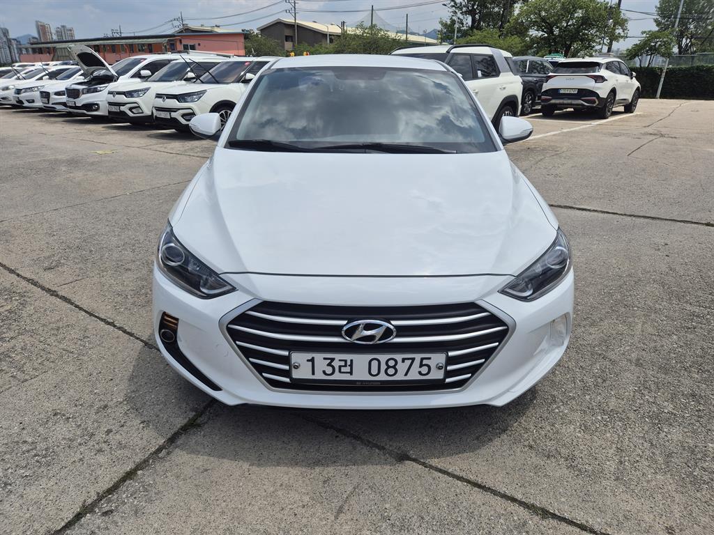HYUNDAI Avante - Vista 2