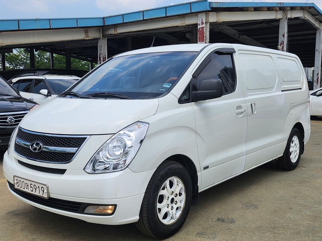 HYUNDAI Starex - Vista 2