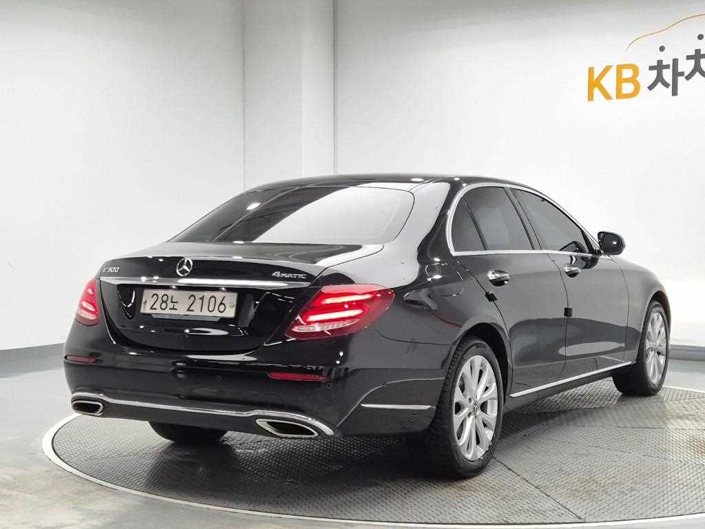 Mercedes Benz E class - Vista 3