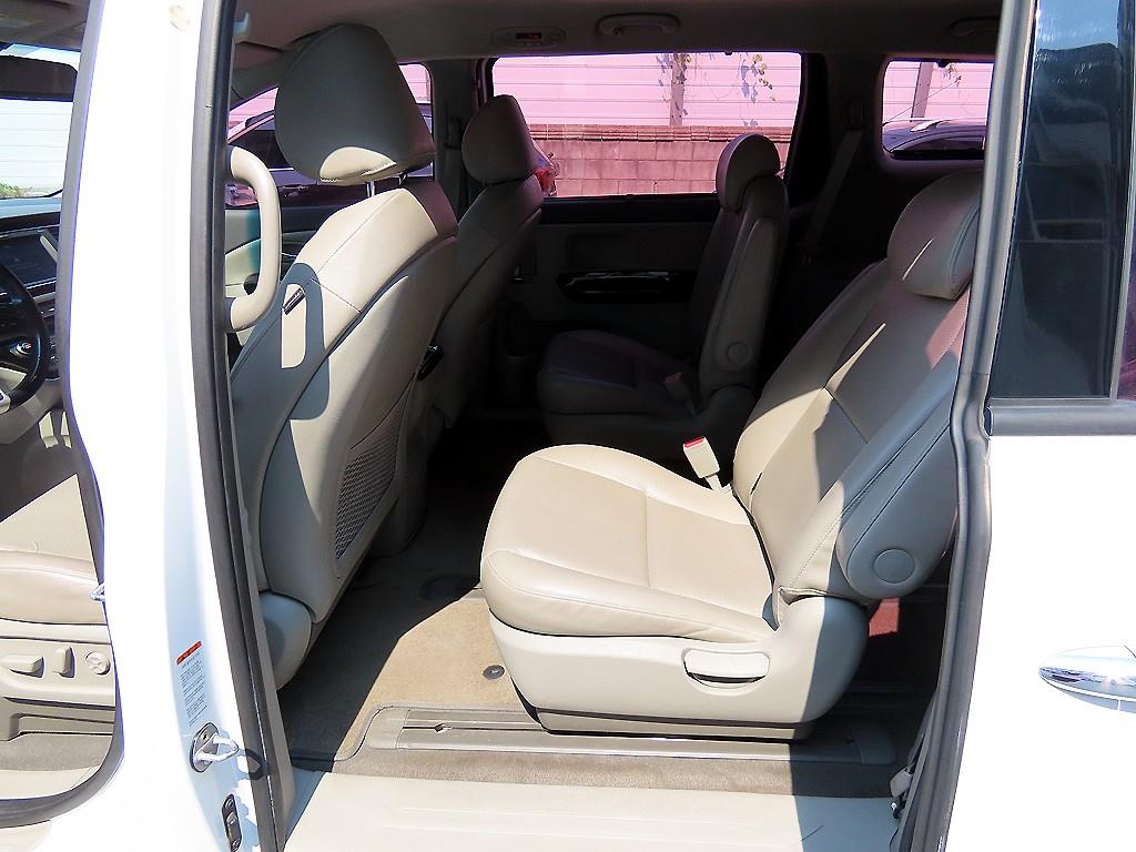KIA Carnival - Vista 8