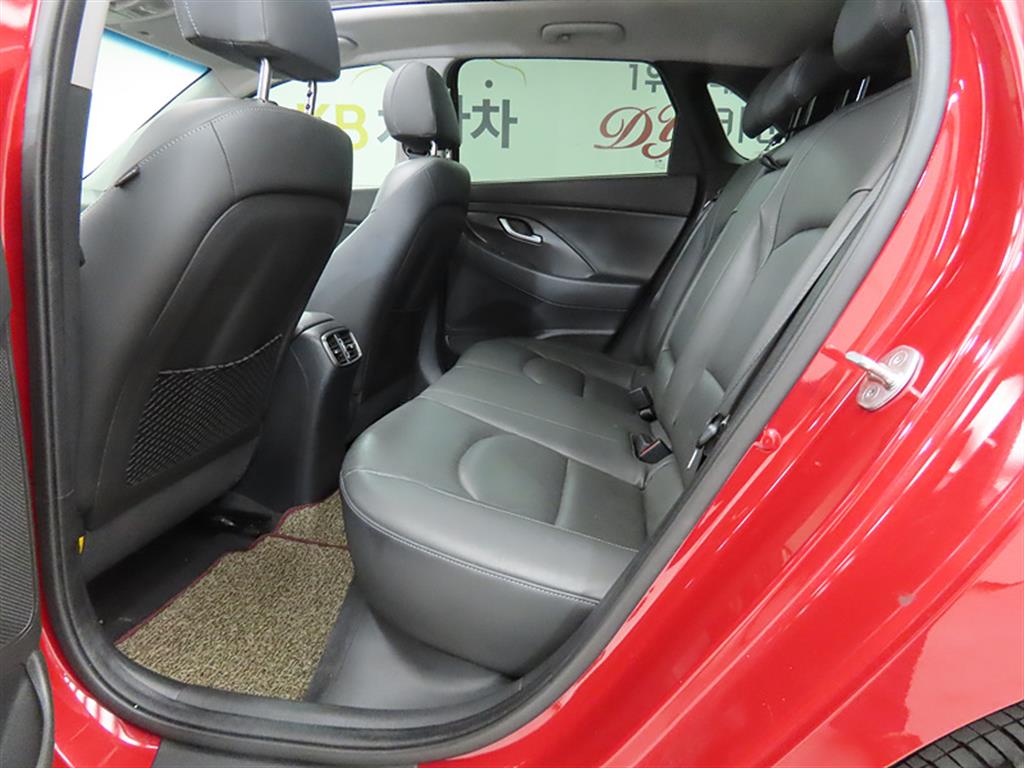 HYUNDAI i30 - Vista 8