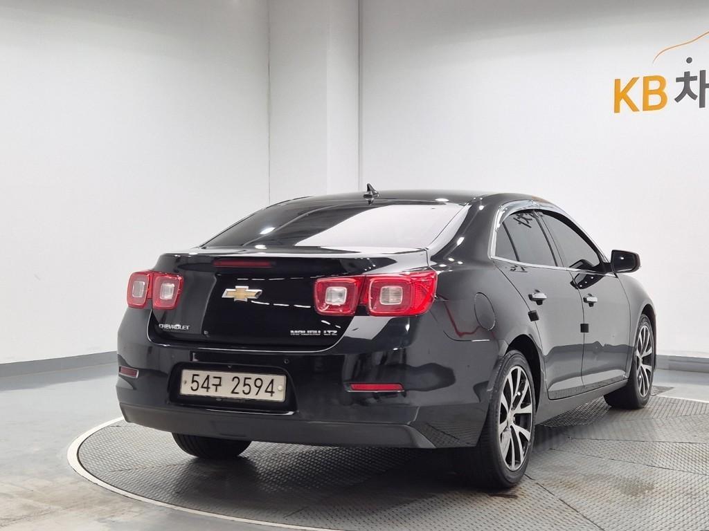Chevrolet Malibu - Vista 3
