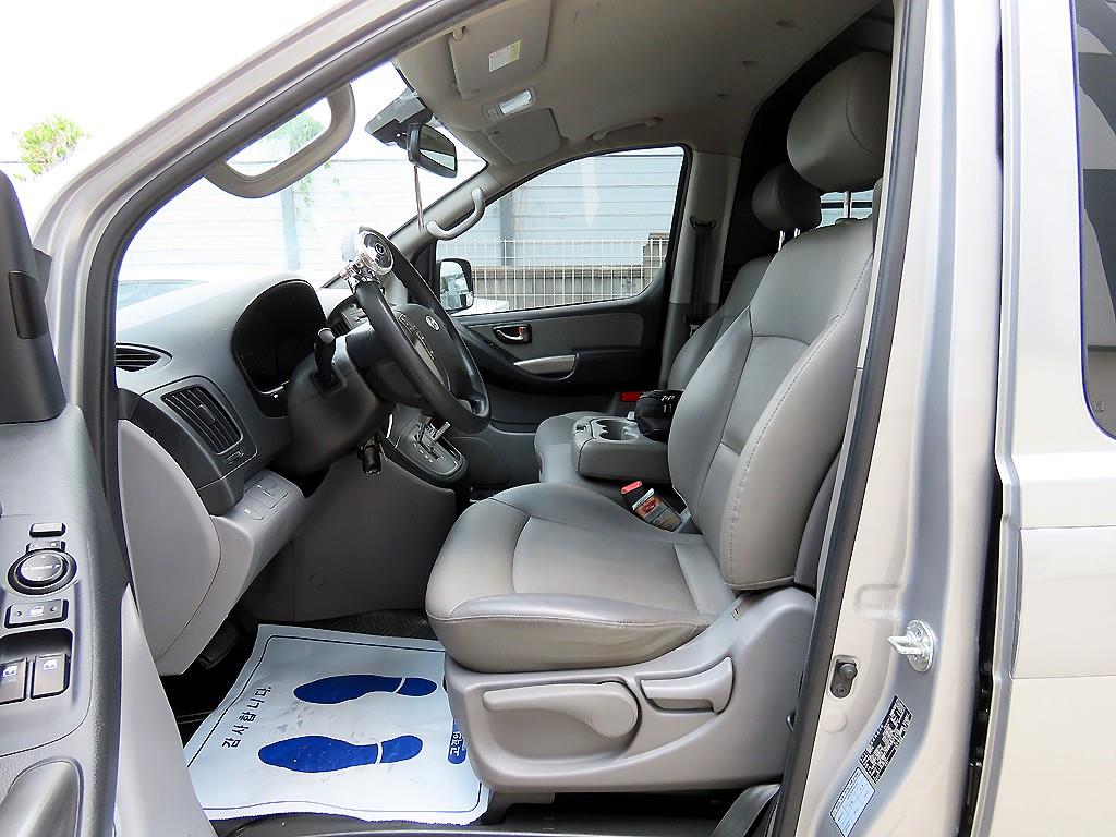 HYUNDAI Starex - Vista 7