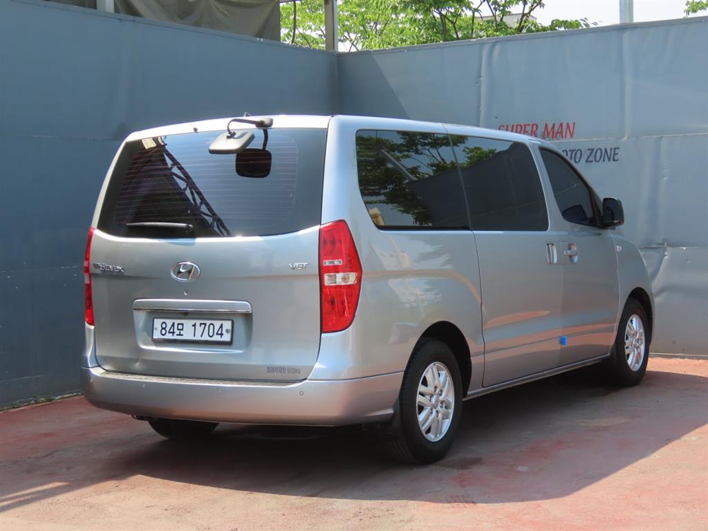 HYUNDAI Starex - Vista 3