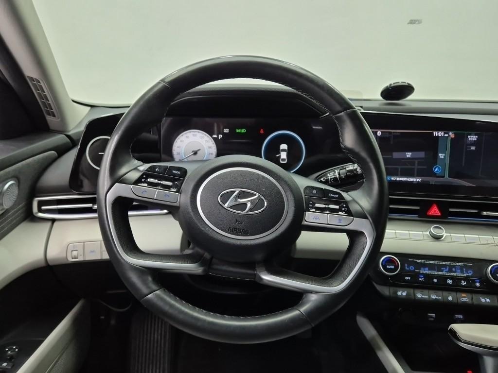 HYUNDAI Avante - Vista 11