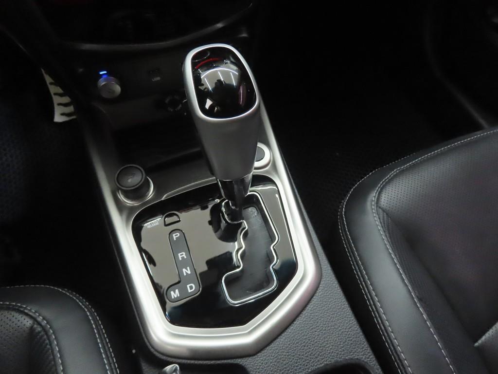 Ssangyong Tivoli 2016 Blanco - Importación desde Corea - HF Imports Iquique - Foto 15