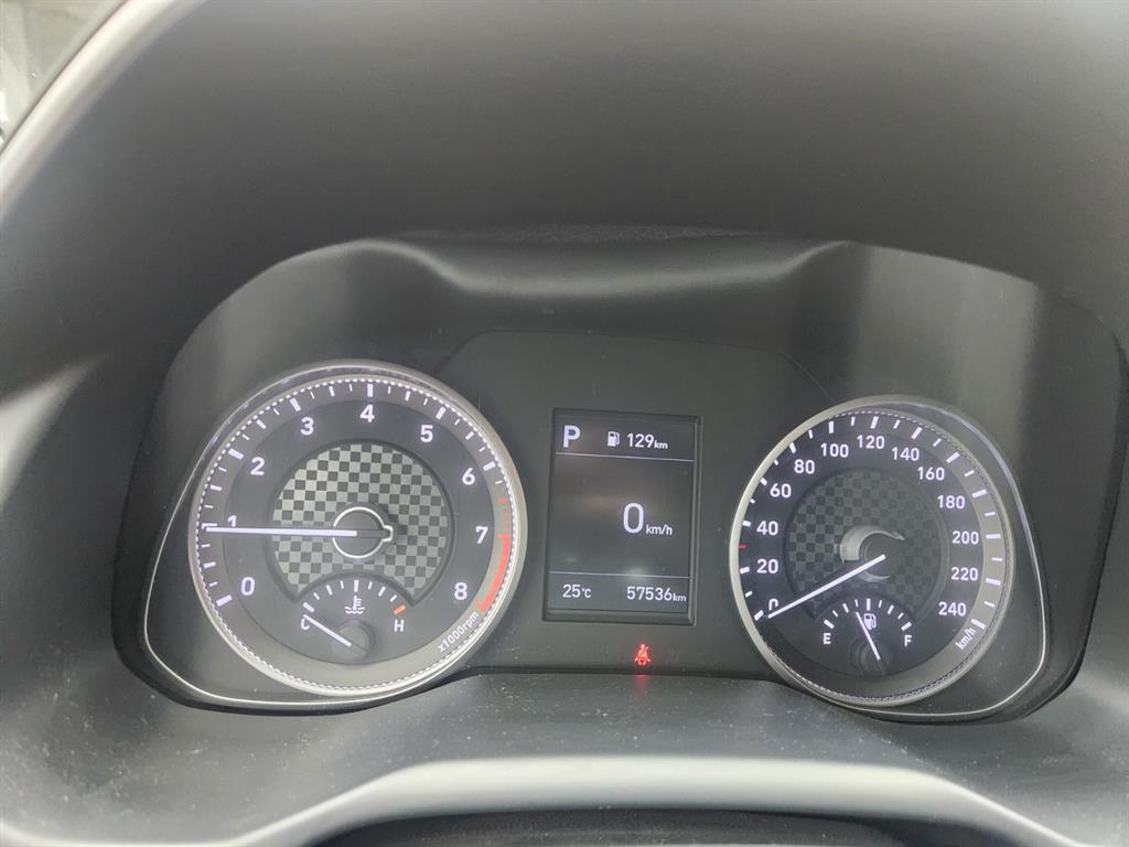 HYUNDAI Avante - Vista 3