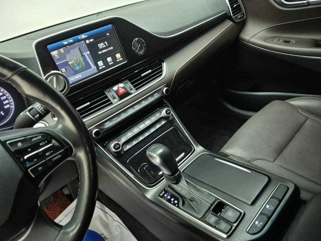 HYUNDAI Grandeur - Vista 12