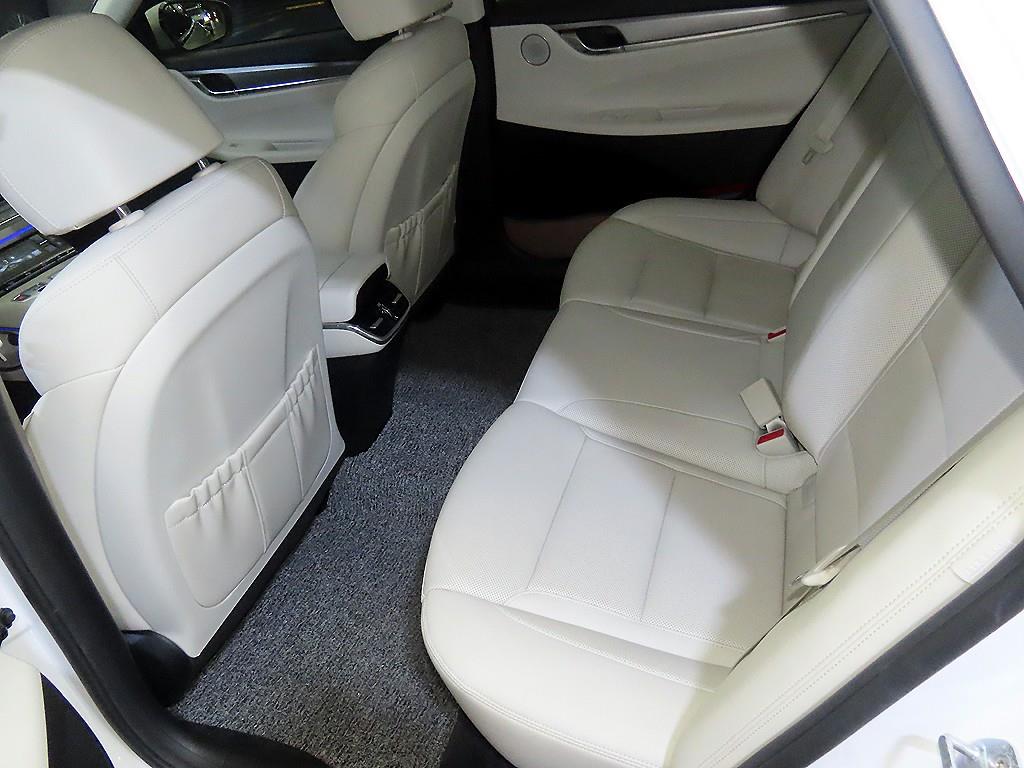 HYUNDAI Grandeur - Vista 9
