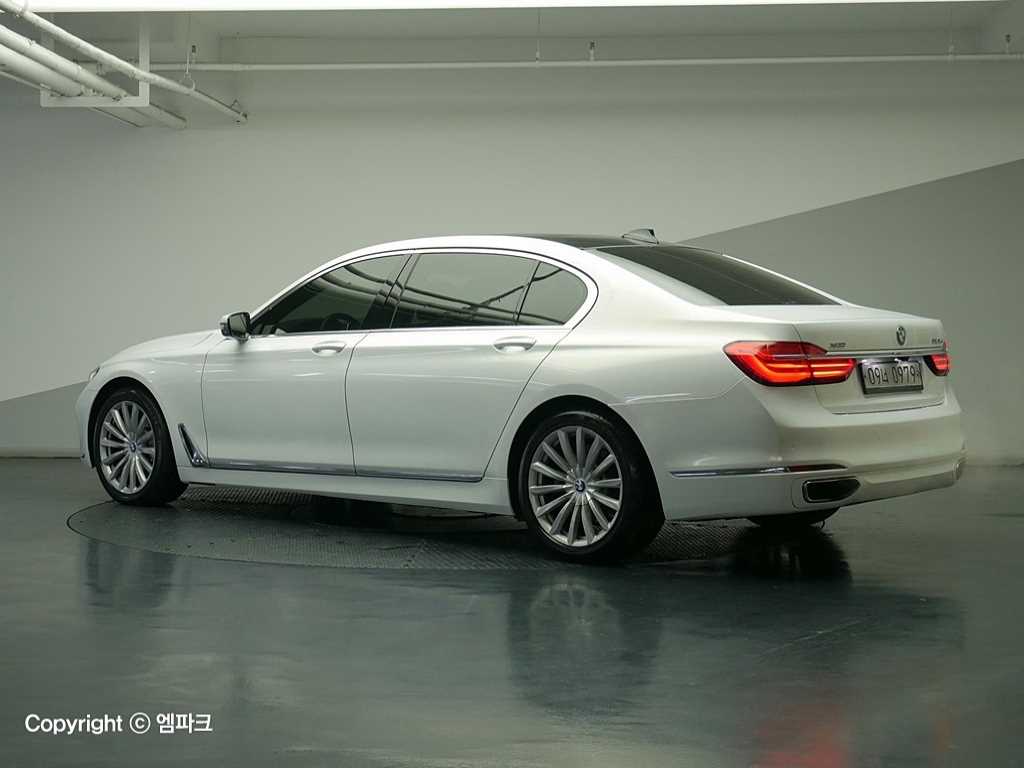 BMW 7 Series - Vista 3