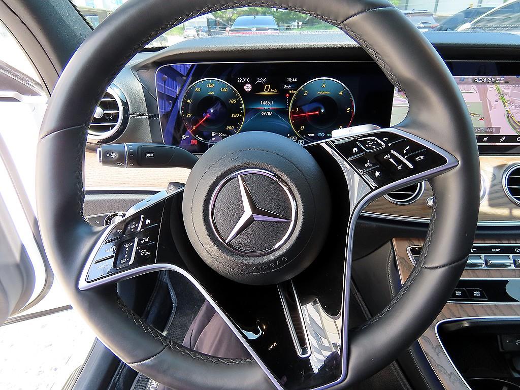 Mercedes Benz E class - Vista 10