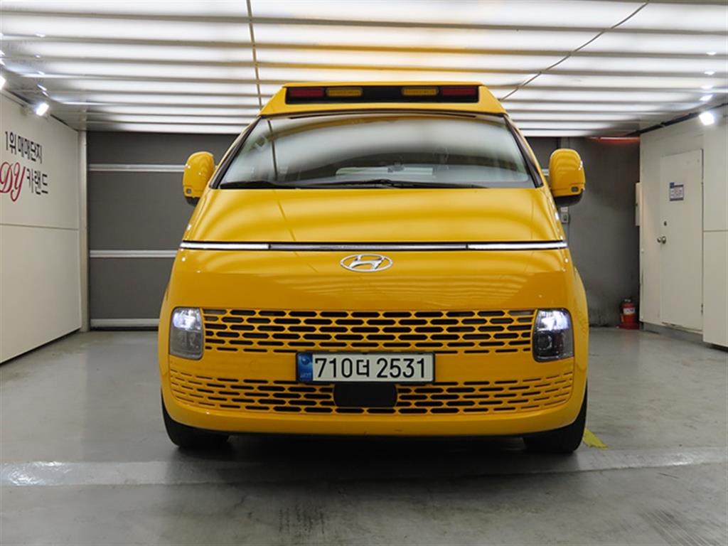 HYUNDAI Staria - Vista 2