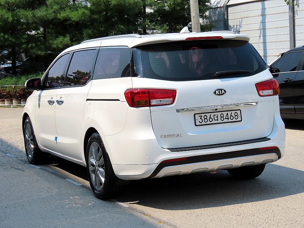 KIA Carnival - Vista 3