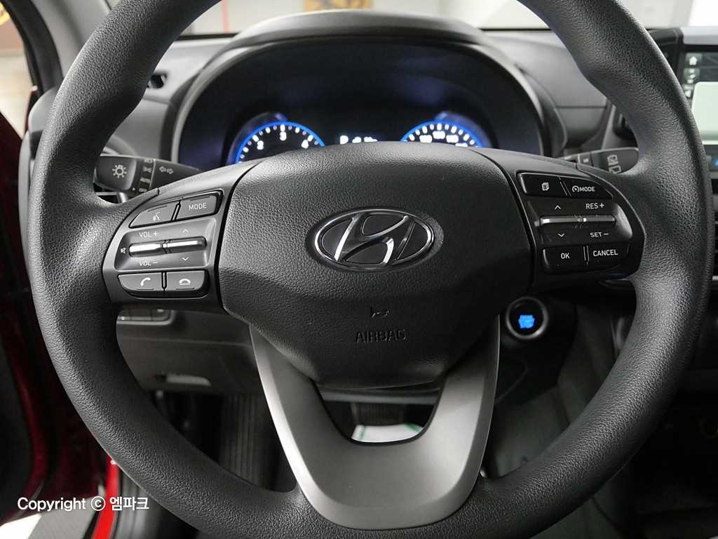 HYUNDAI Kona - Vista 10