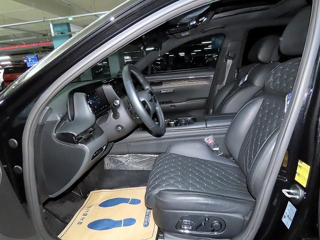 Genesis G90 - Vista 8