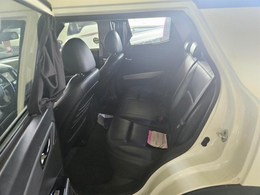 Ssangyong Tivoli - Vista 8