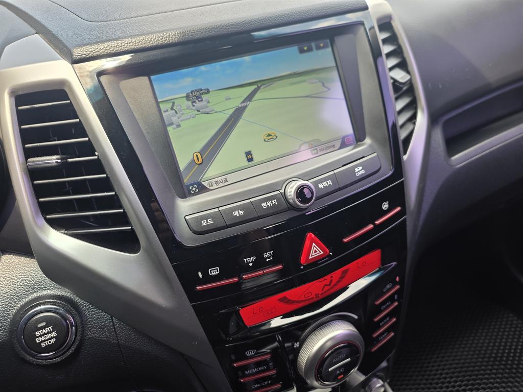 Ssangyong Tivoli 2015 Blanco - Importación desde Corea - HF Imports Iquique - Foto 16