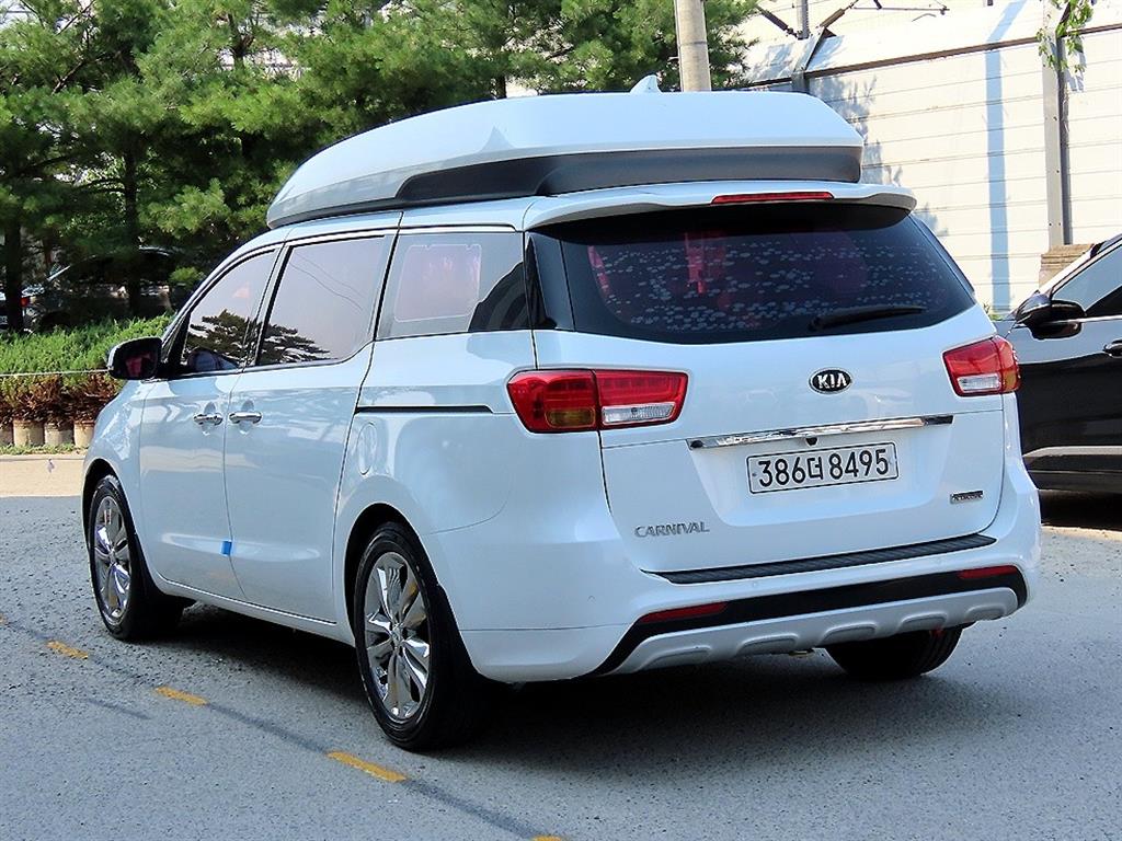 KIA Carnival - Vista 3