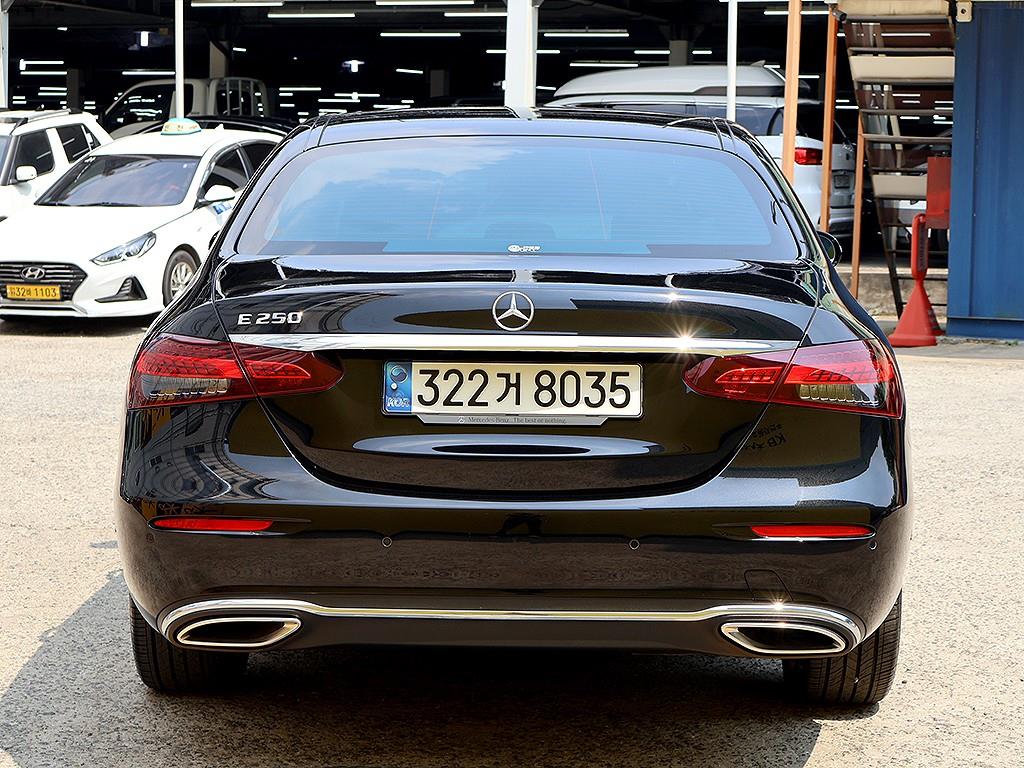 Mercedes Benz E class - Vista 3