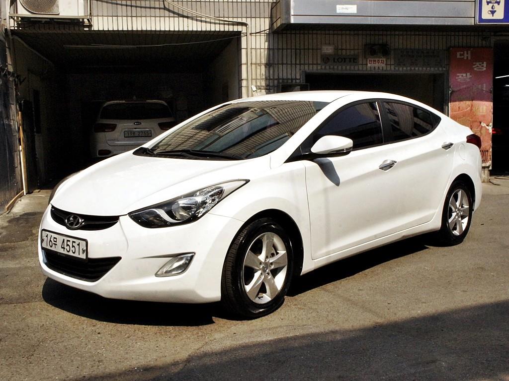 HYUNDAI Avante - Vista 2