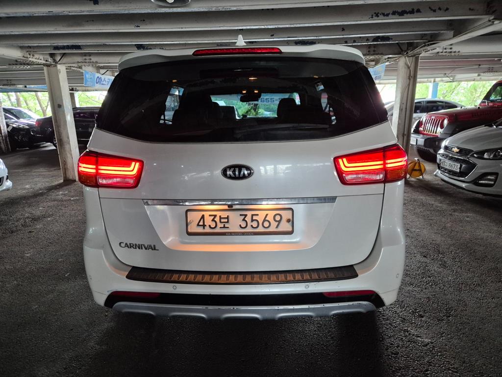 KIA Carnival - Vista 2
