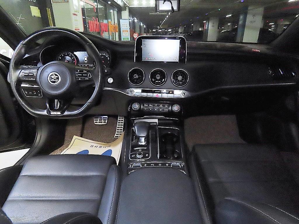KIA Stinger - Vista 12