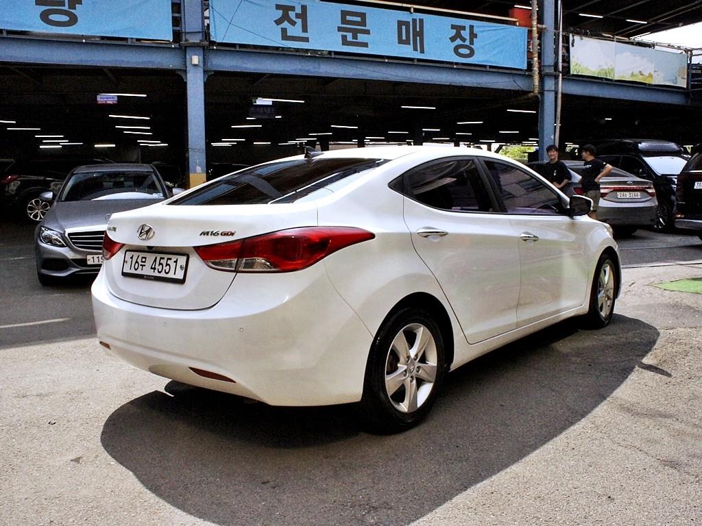 HYUNDAI Avante - Vista 6
