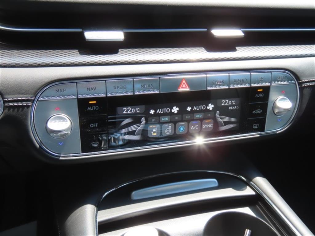 Genesis G90 - Vista 9
