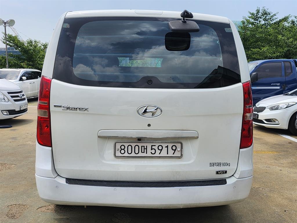 HYUNDAI Starex - Vista 6