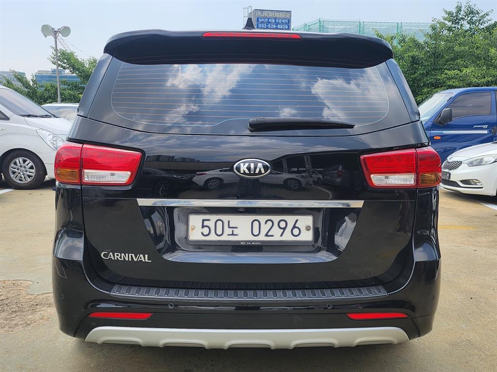 KIA Carnival - Vista 3
