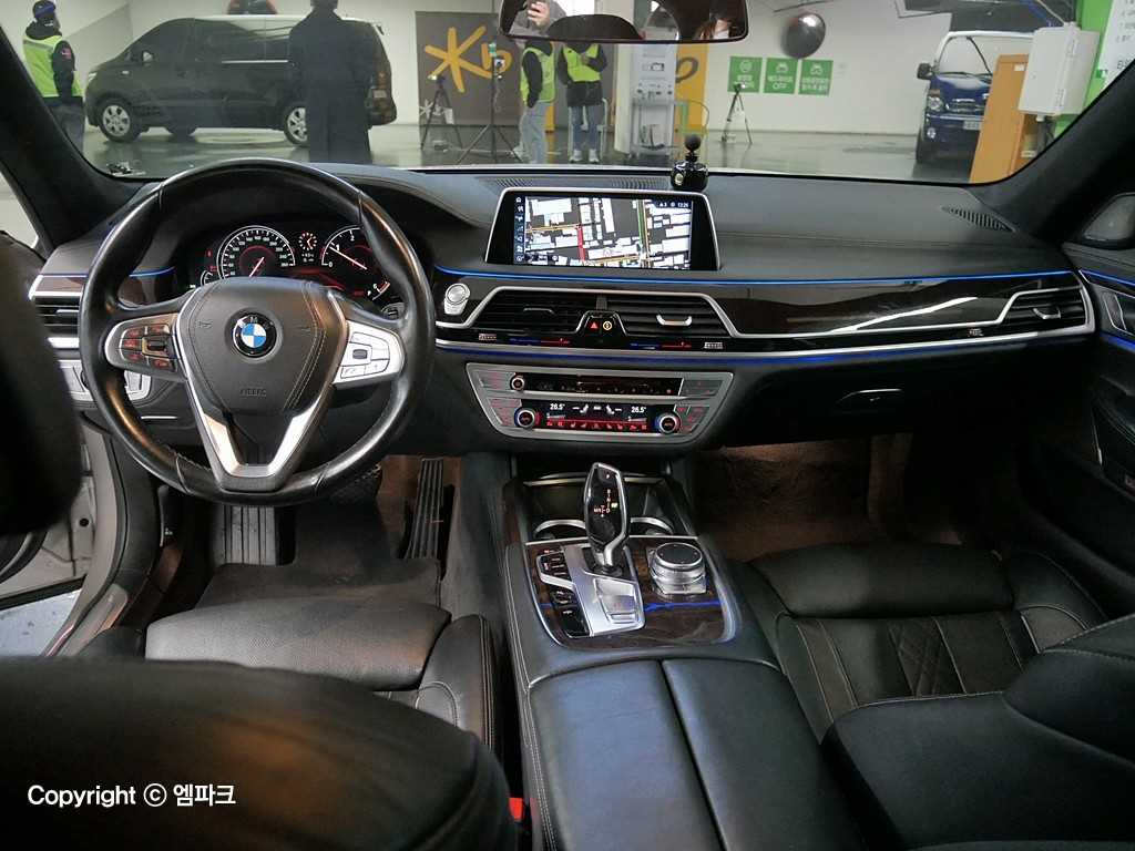 BMW 7 Series - Vista 8