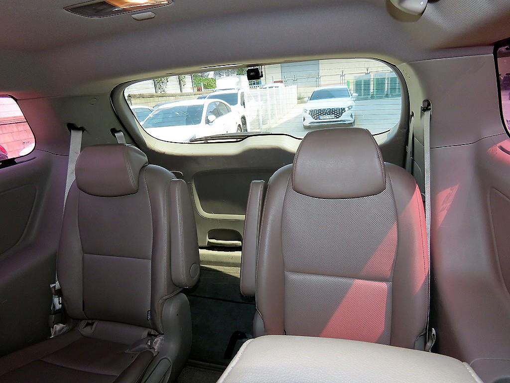KIA Carnival - Vista 9