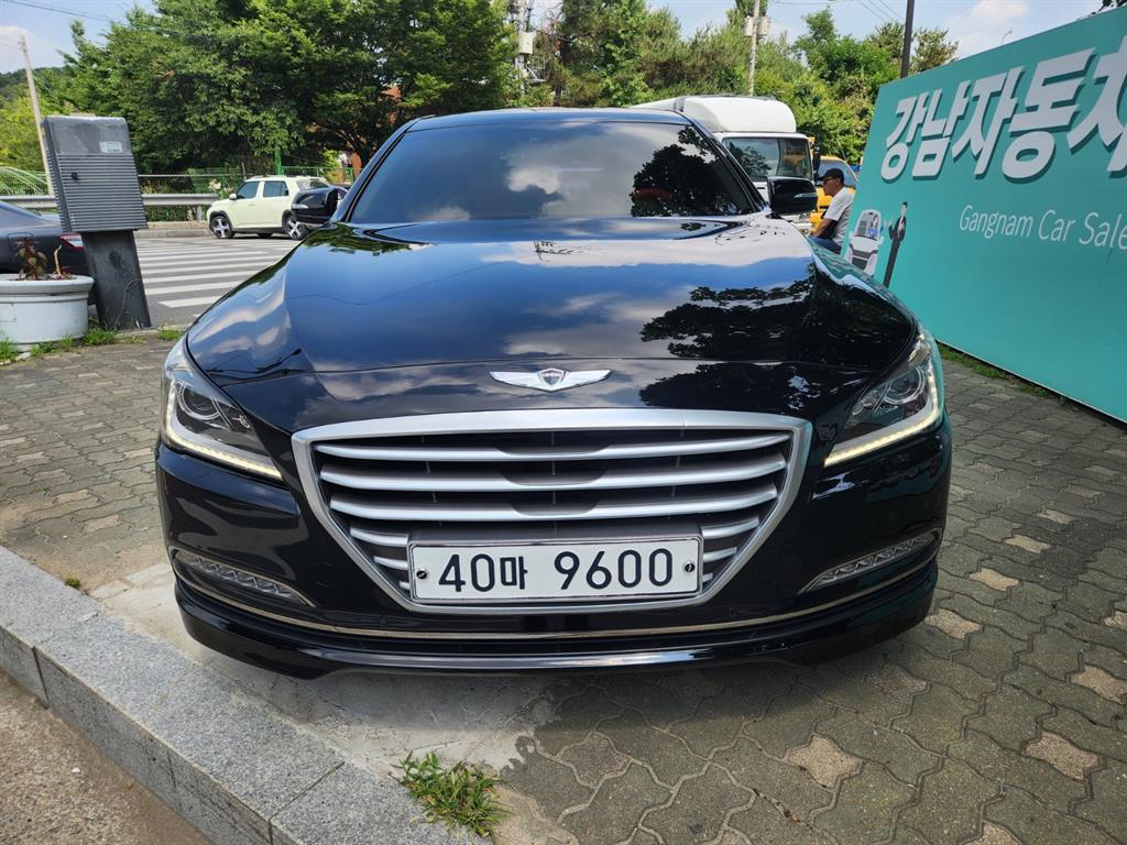 HYUNDAI Genesis - Vista 2