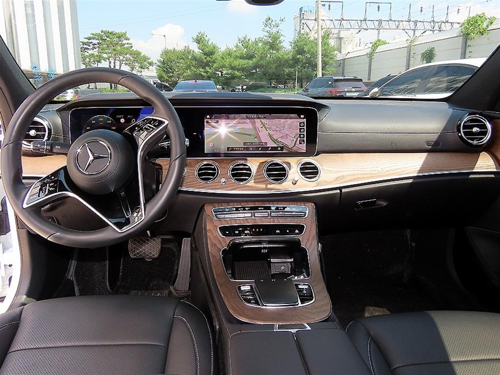 Mercedes Benz E class - Vista 9