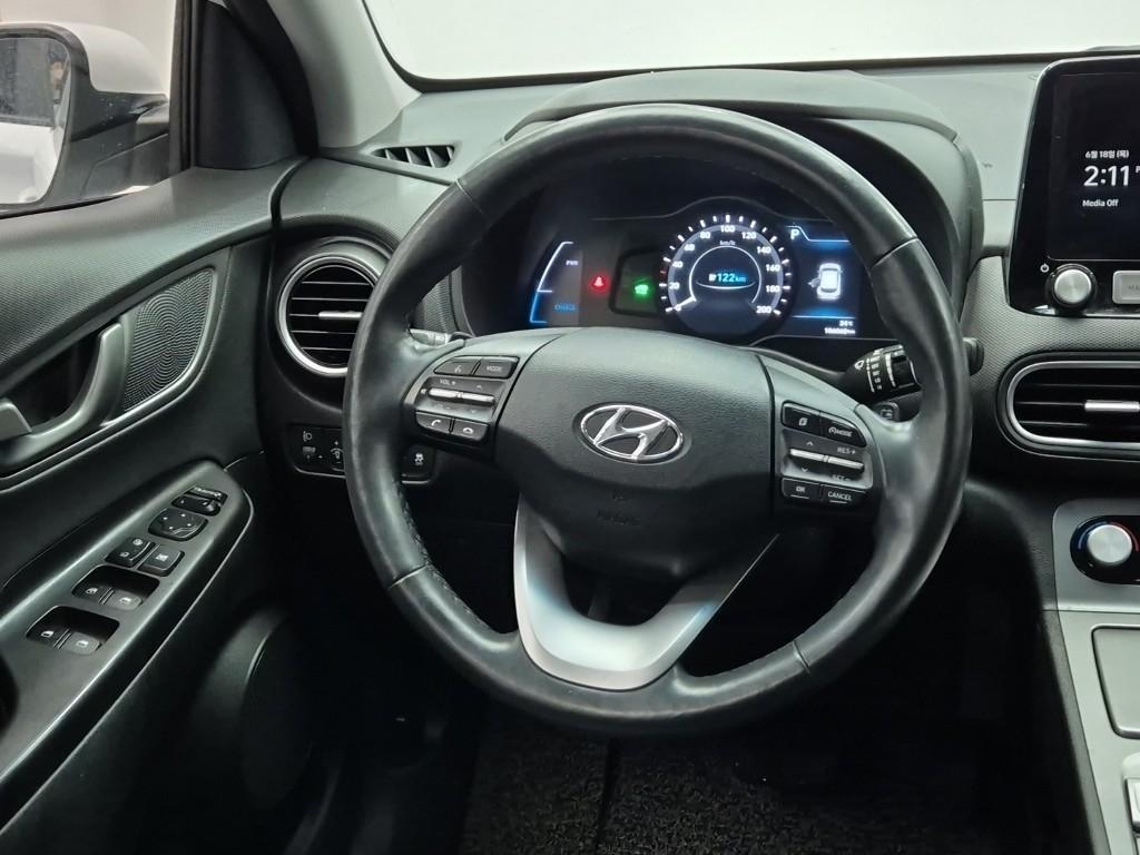 HYUNDAI Kona - Vista 11