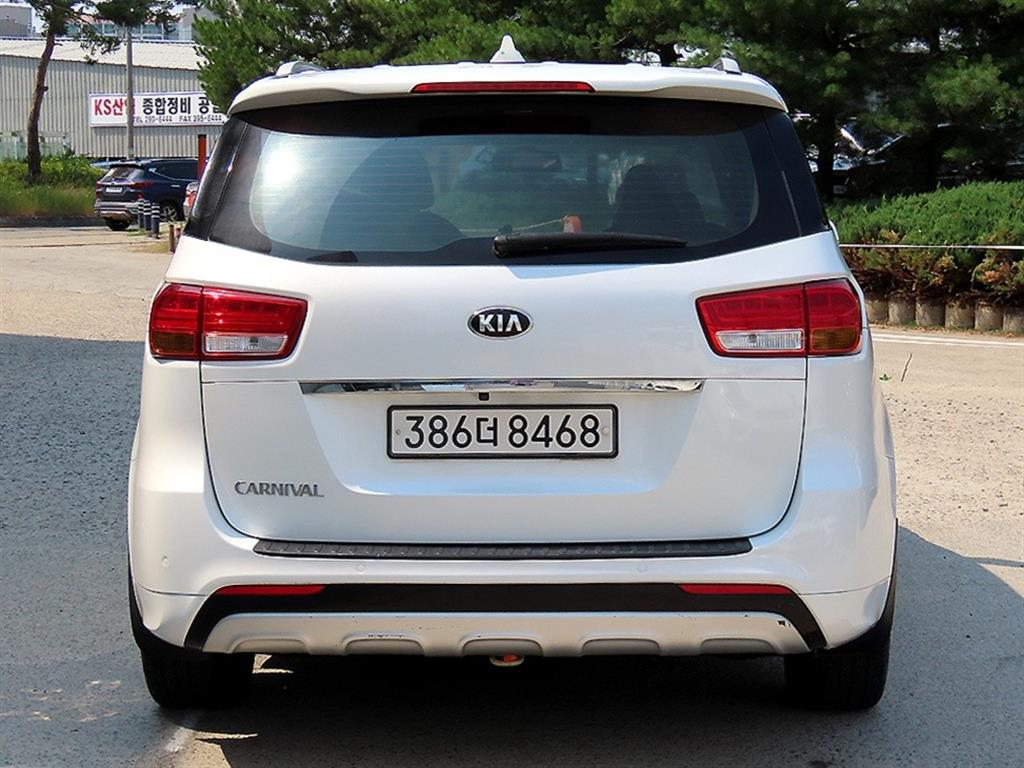 KIA Carnival - Vista 6