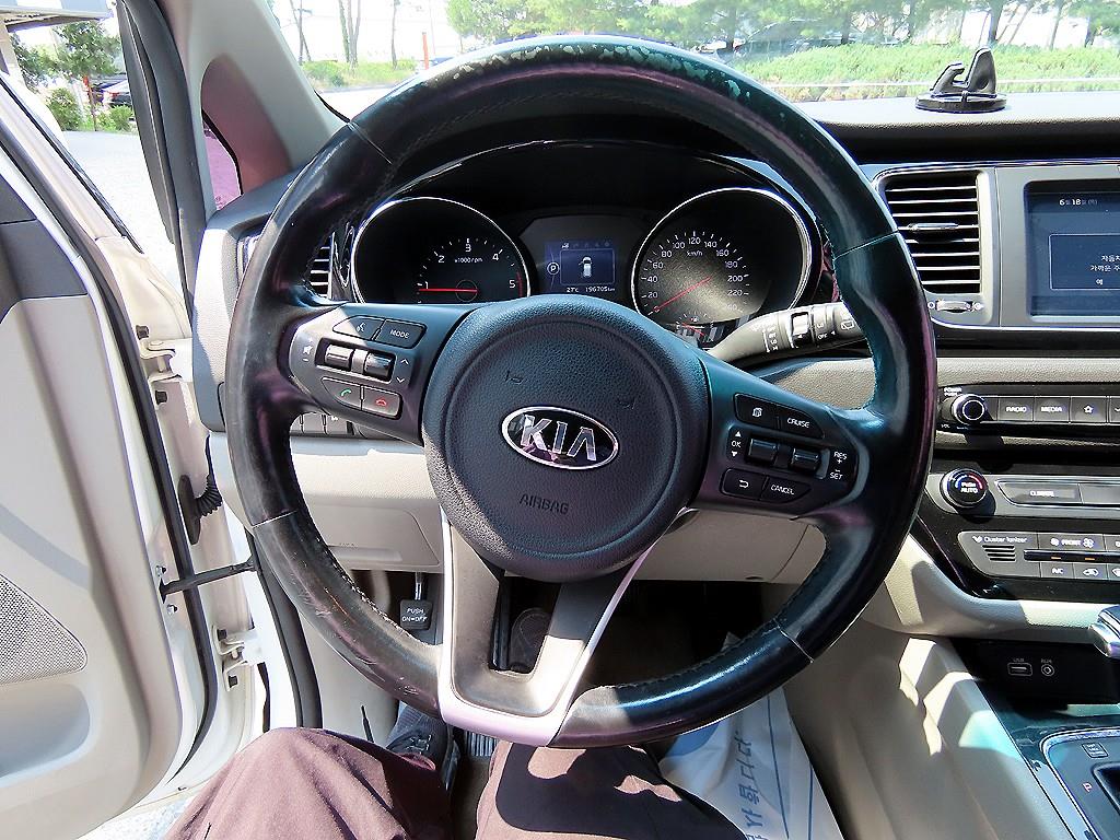 KIA Carnival - Vista 11