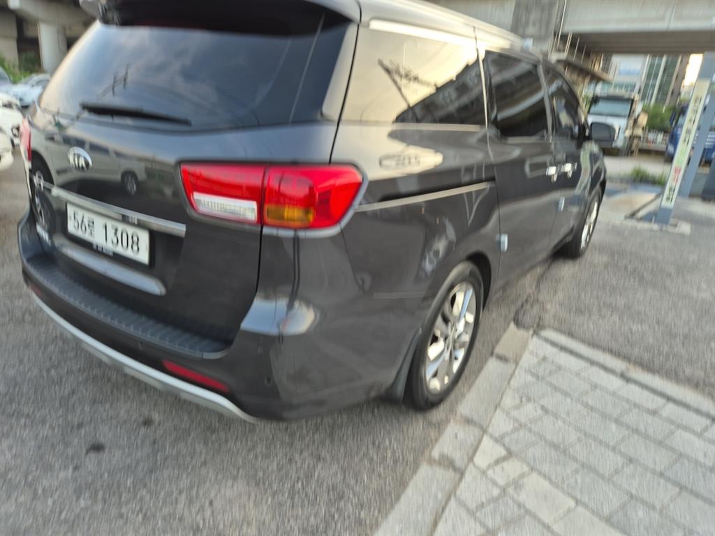 KIA Carnival - Vista 7