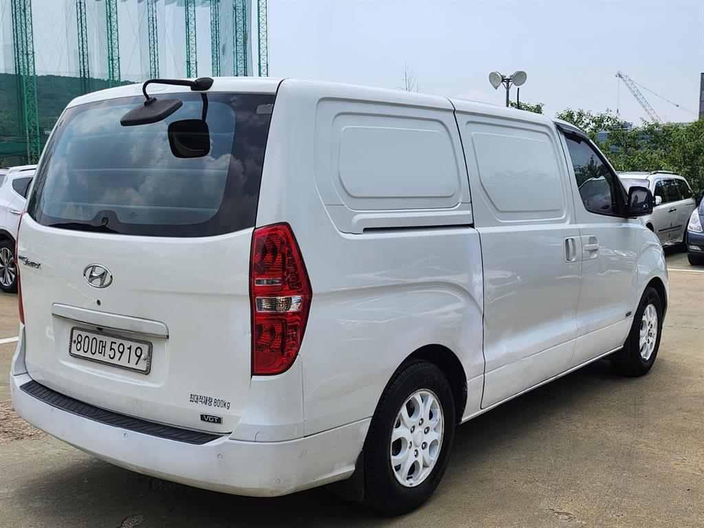 HYUNDAI Starex - Vista 7