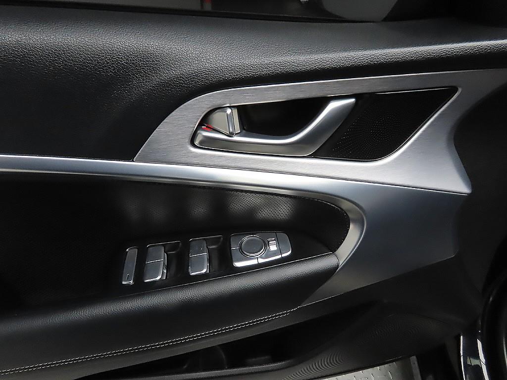 Genesis G70 - Vista 12
