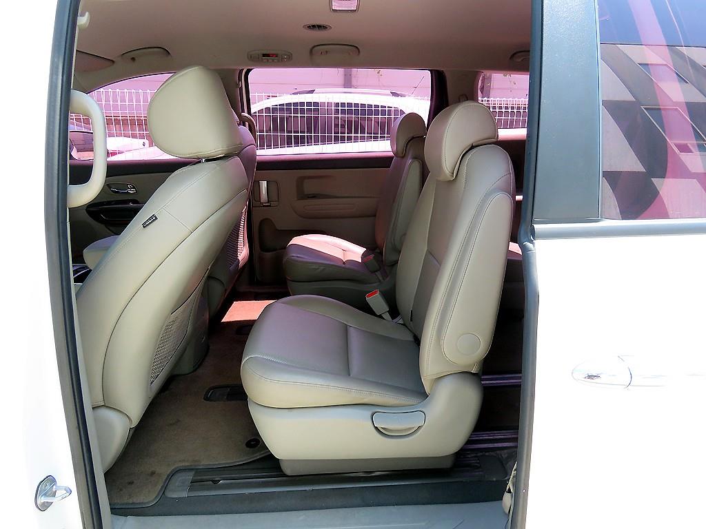 KIA Carnival - Vista 8