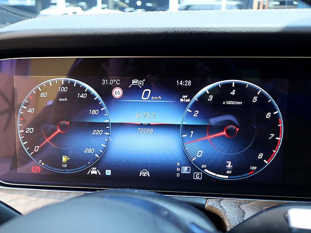 Mercedes Benz E class - Vista 8