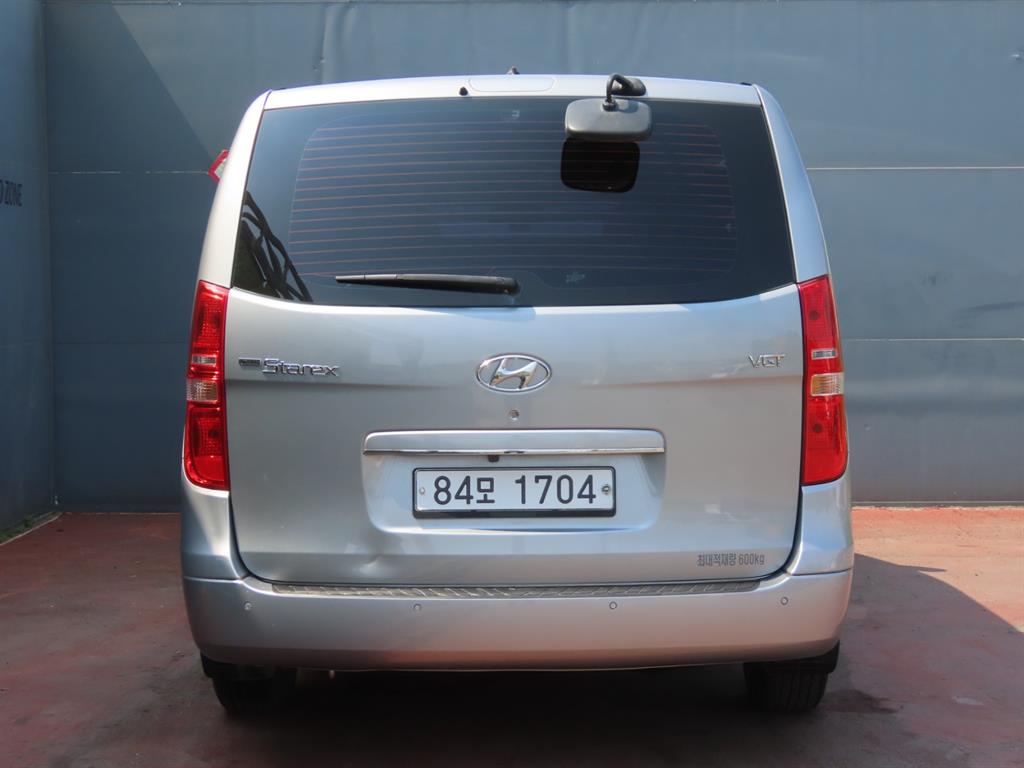 HYUNDAI Starex - Vista 6