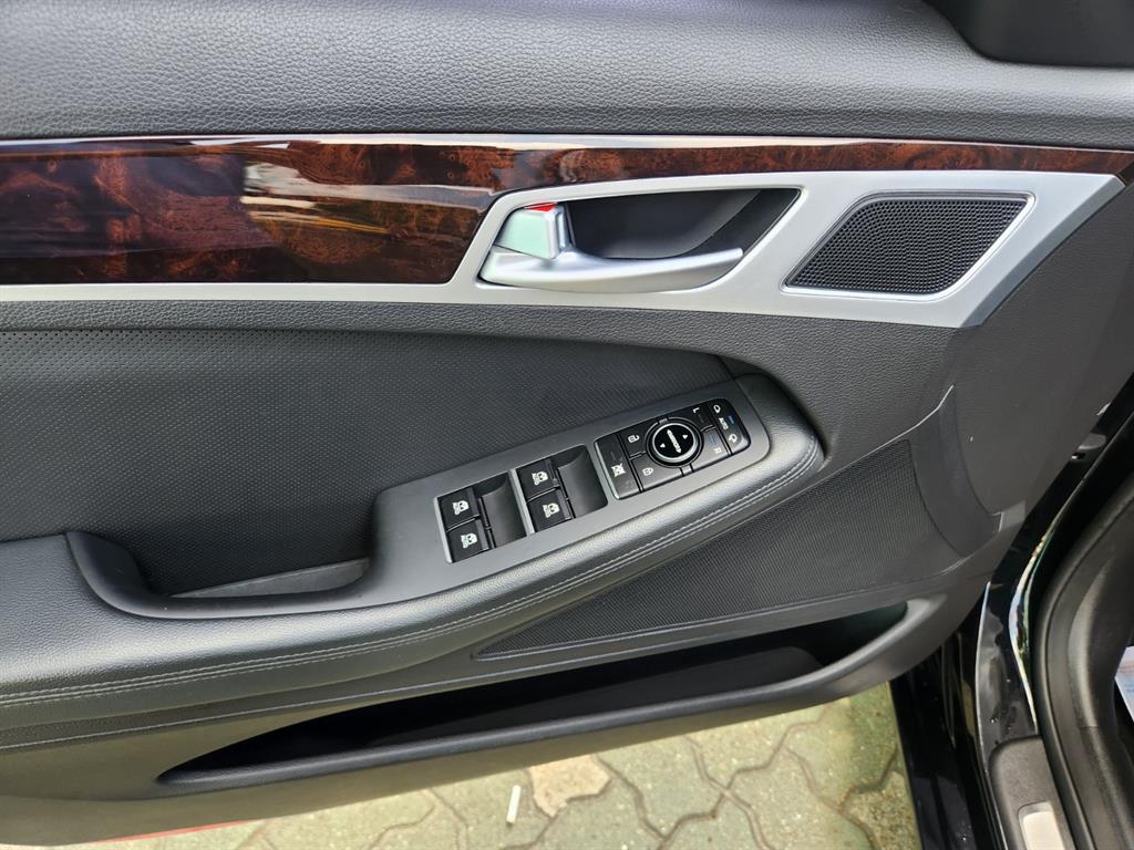 HYUNDAI Genesis - Vista 11