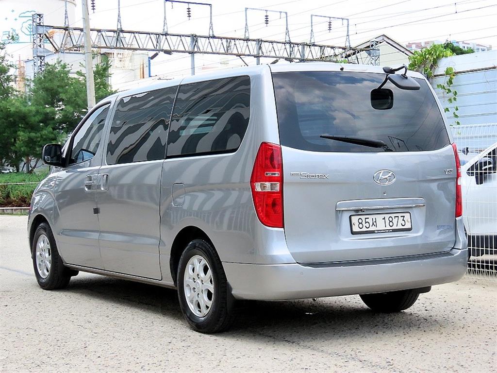 HYUNDAI Starex - Vista 3