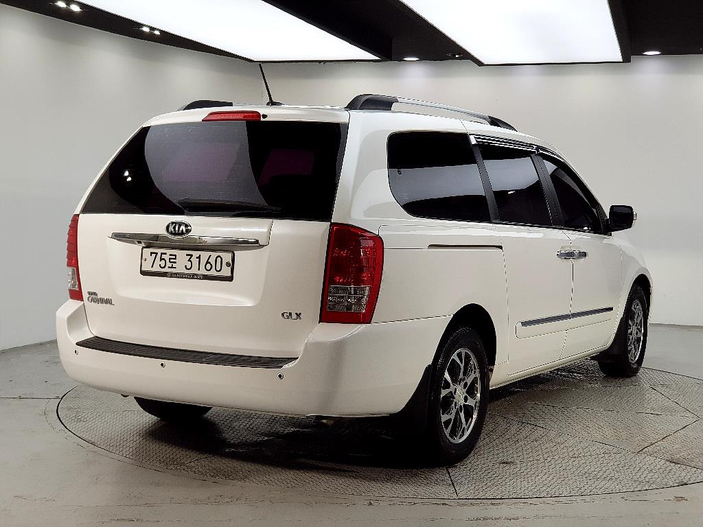 KIA Carnival - Vista 6