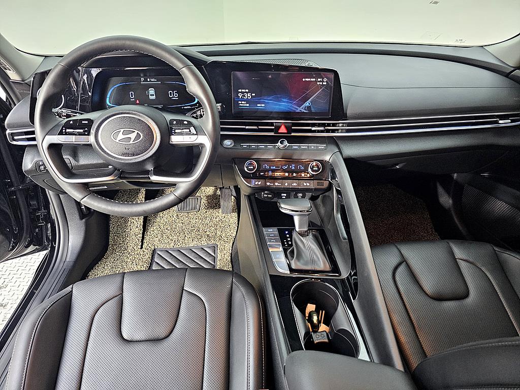 HYUNDAI Avante - Vista 7