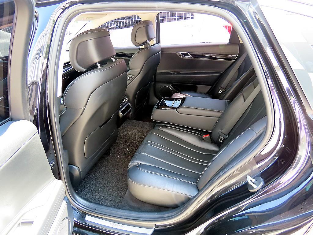 Genesis G80 - Vista 8