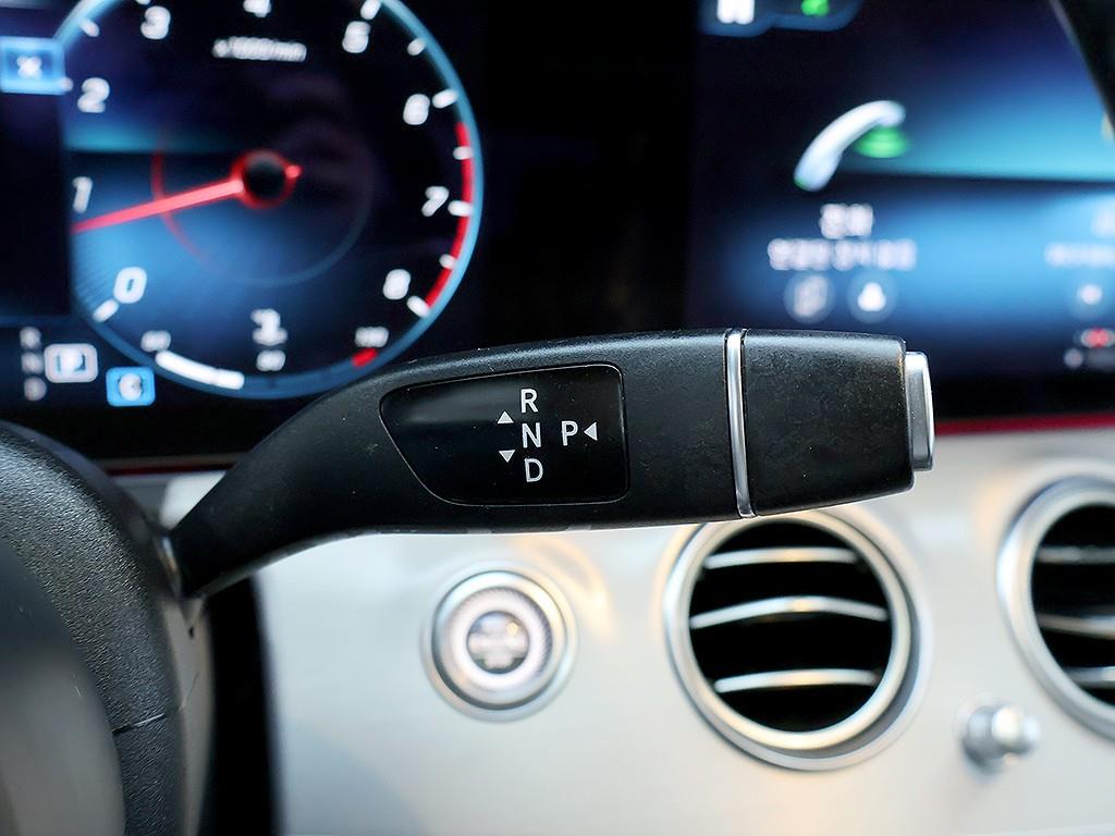 Mercedes Benz E class - Vista 12